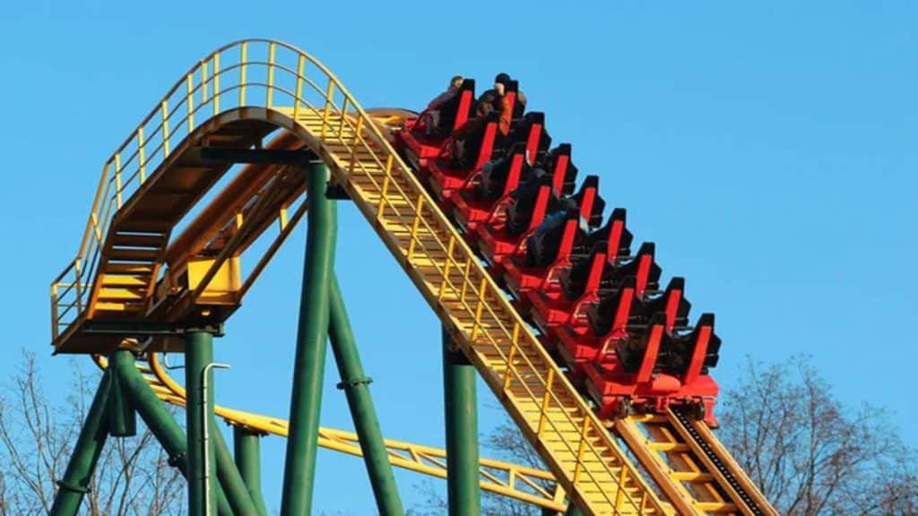 roller-coaster-being-pulled-by-hydraulic-cylinder